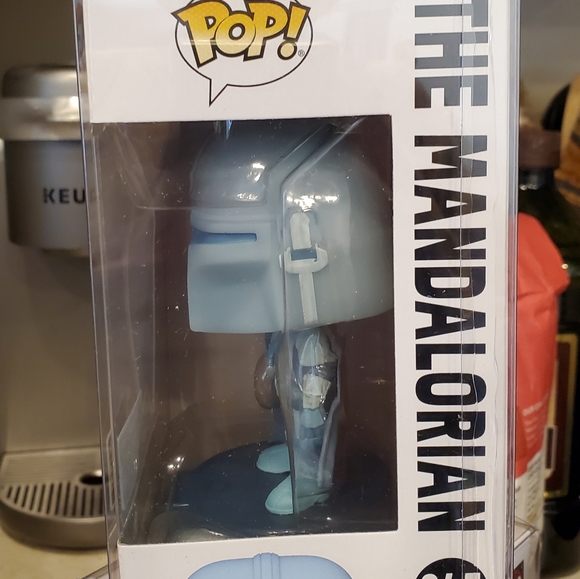 Funko pop Star Wars the Mandalorian GITD #345 - Picture 6 of 7